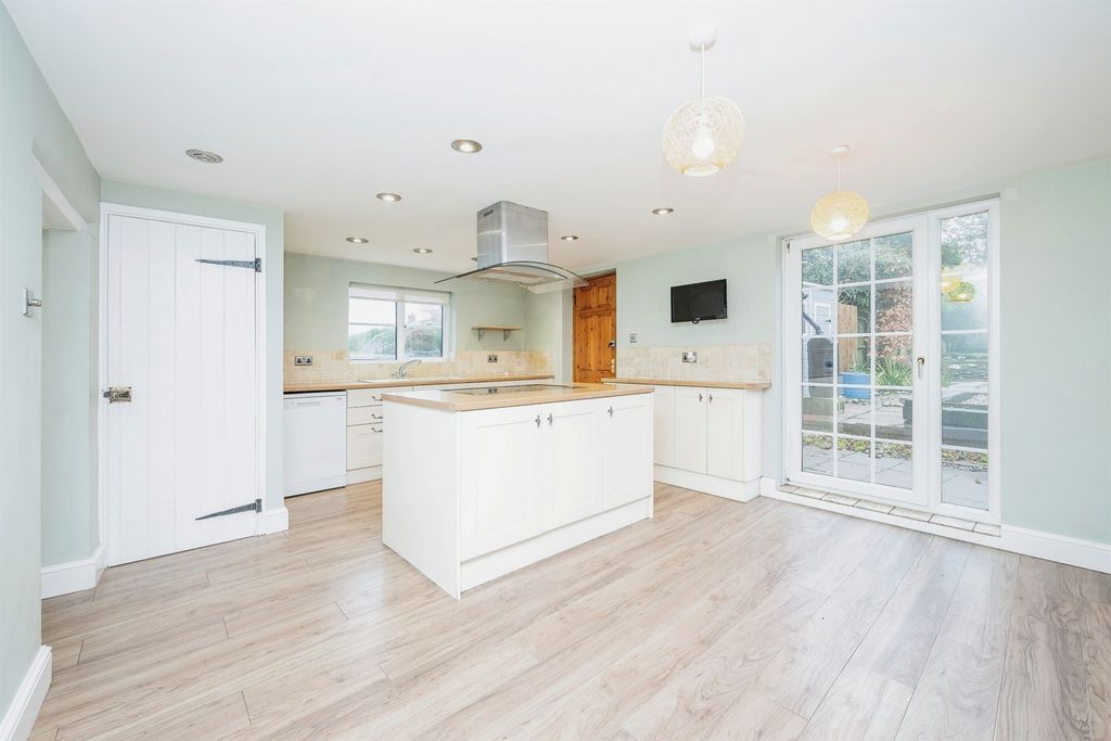 Property photo 2 of 16 Image