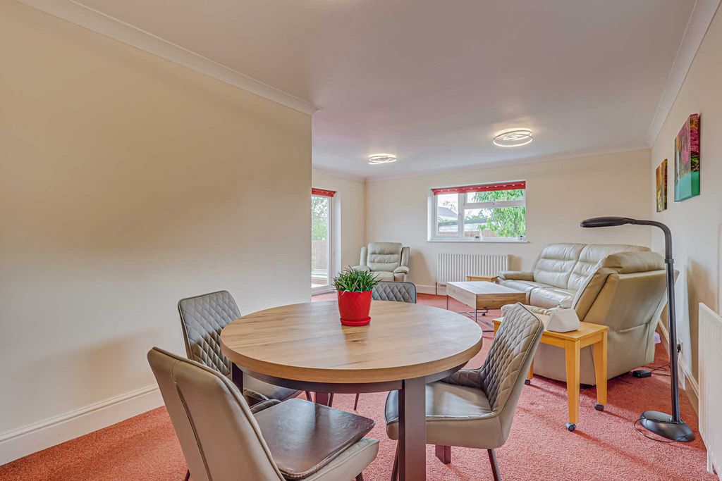 Property photo 2 of 31