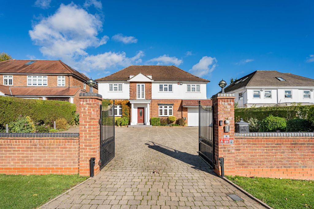Additional image 35 of 5 bed detached house for saleMymms Drive, Brookmans Park AL9