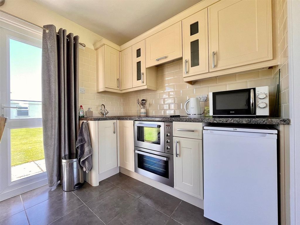 Property photo 3 of 13 Kitchen/Dining Area