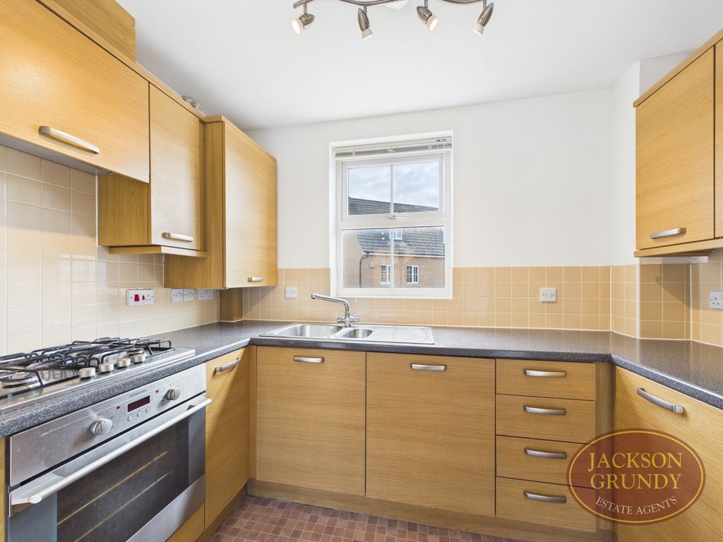 Property photo 2 of 8 Howards Way