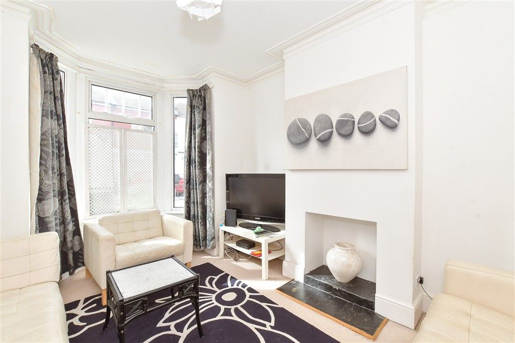 Property photo 1 of 11 Lounge