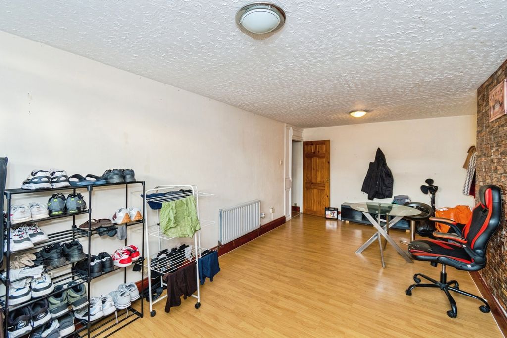 Property photo 3 of 13 Photo