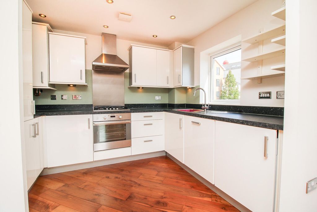 Property photo 3 of 8 Kitchen