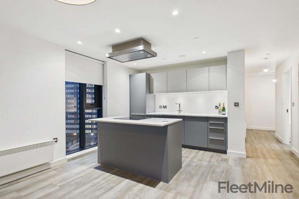 Property photo 3 of 18 Kitchen