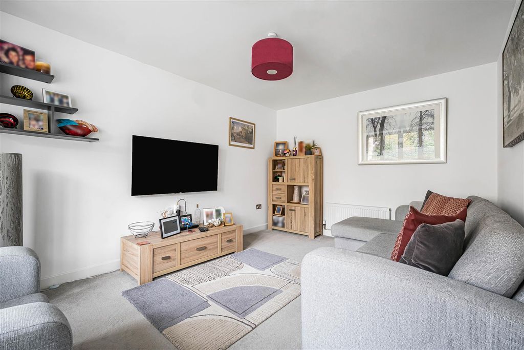 Property photo 3 of 22 12_66324.Jpg