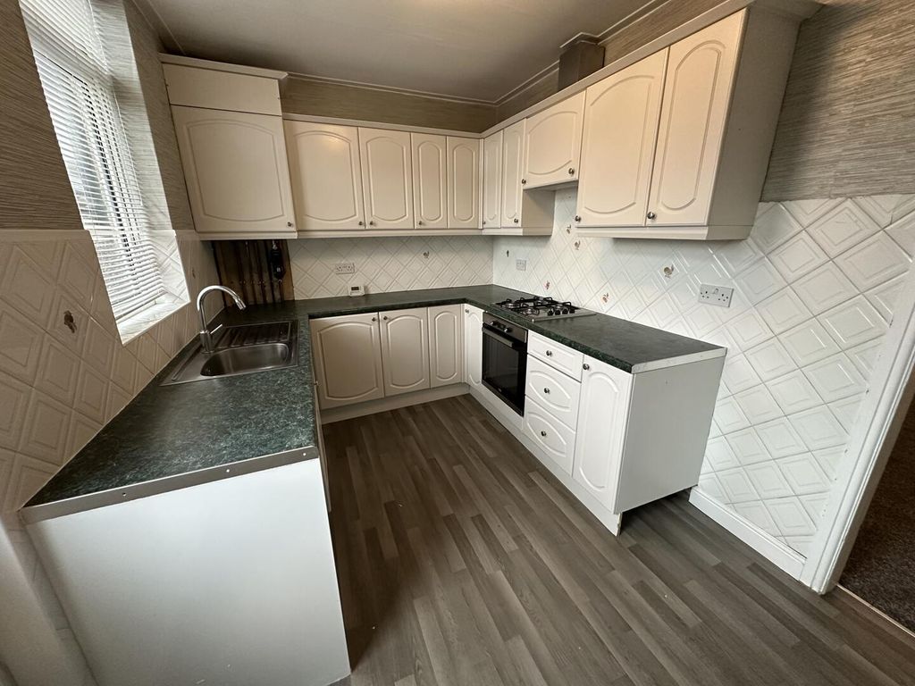 Property photo 2 of 9 Kitchen