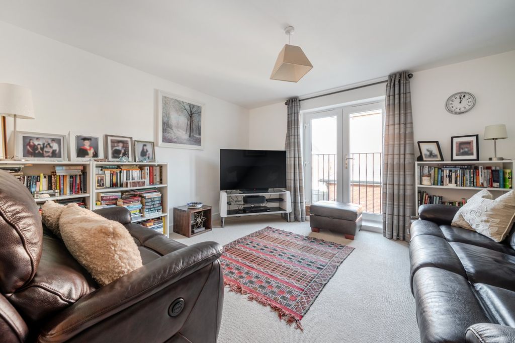 Property photo 3 of 18 Living Room