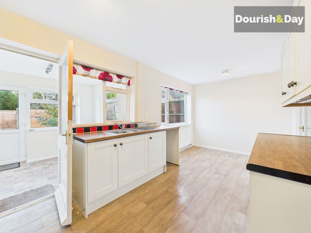 Property photo 3 of 18 Dining Kitchen