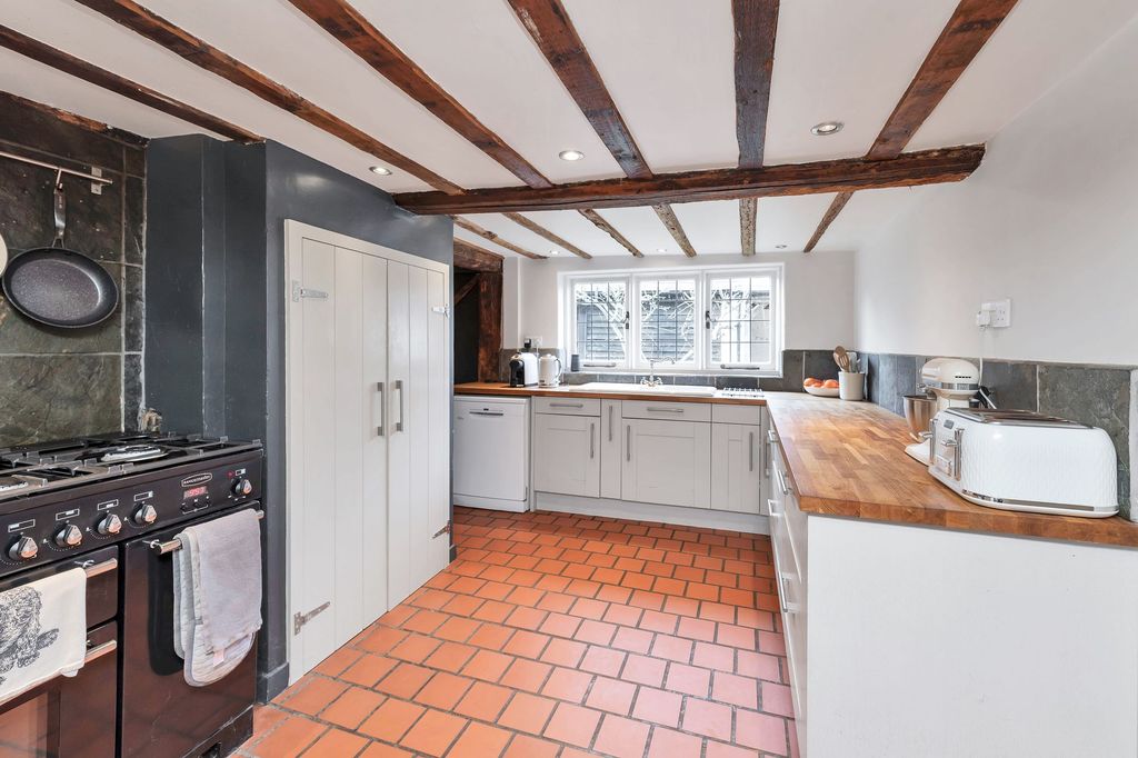 Property photo 2 of 25