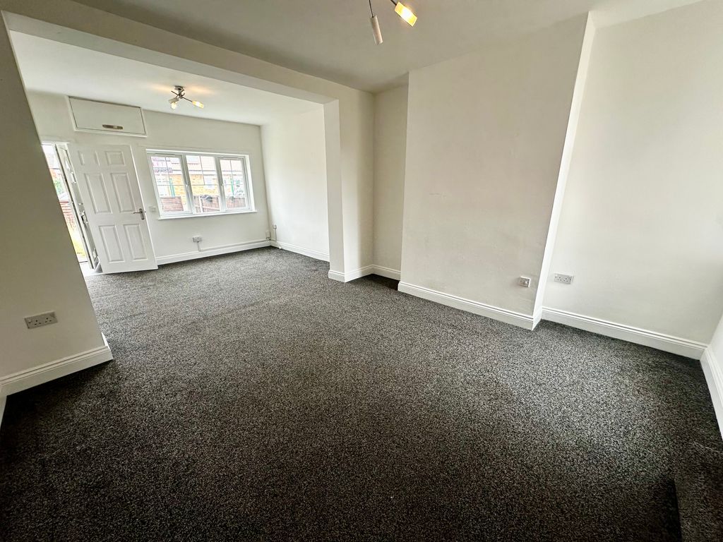 Property photo 3 of 8 Bedroom