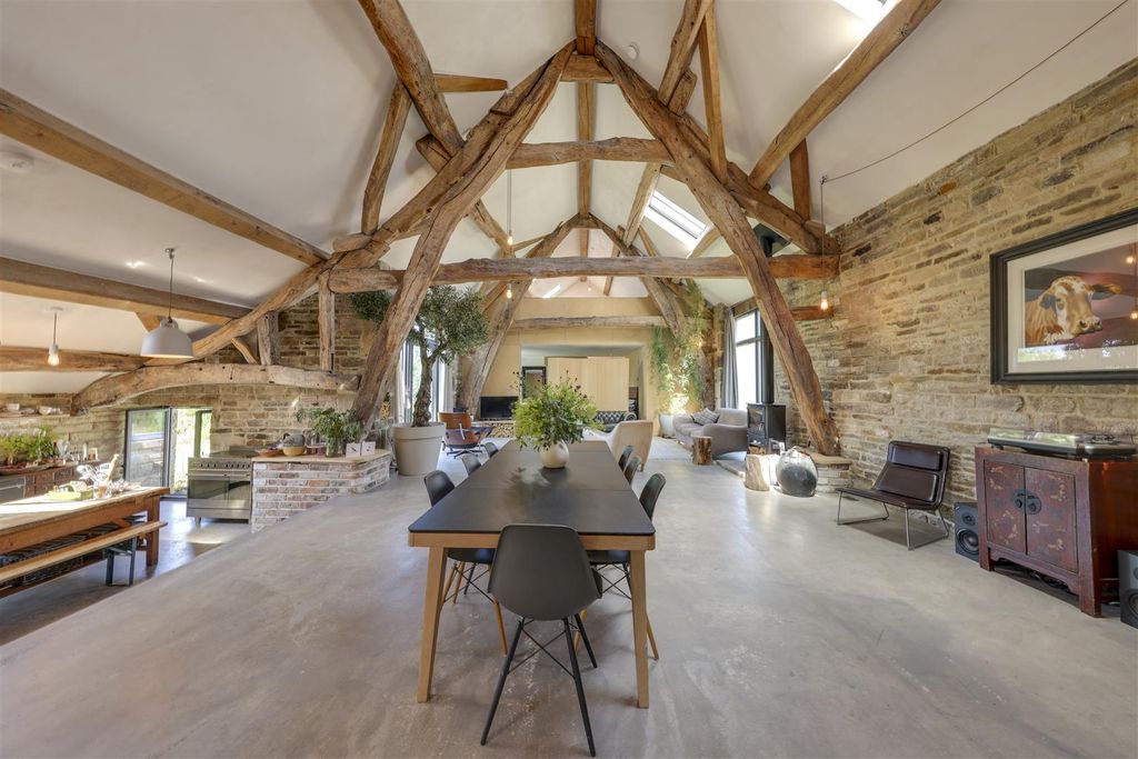 Property photo 2 of 49 Superb Crook Frame Construction