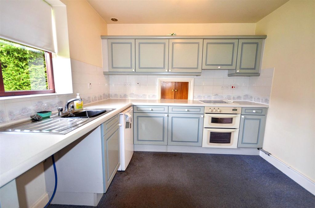 Property photo 2 of 14 Kitchen