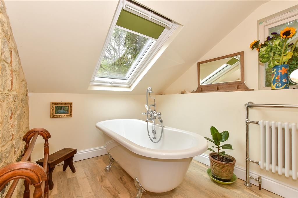 Property photo 3 of 14 En-Suite Bathroom