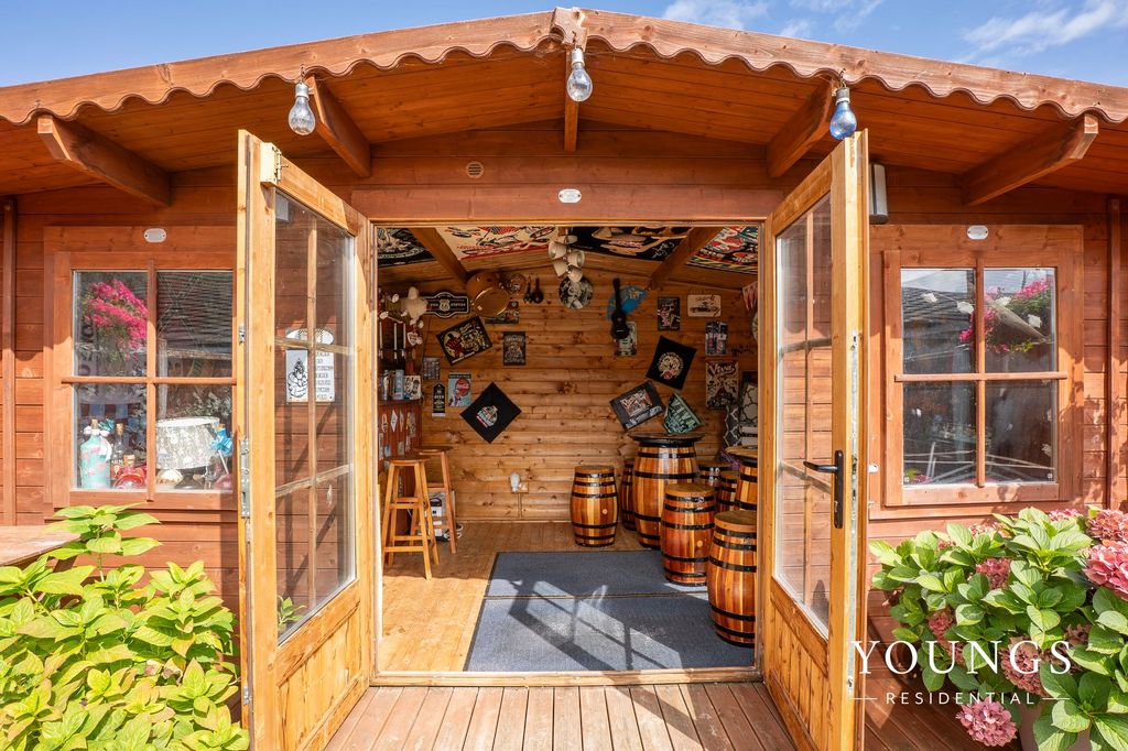 Property photo 3 of 21