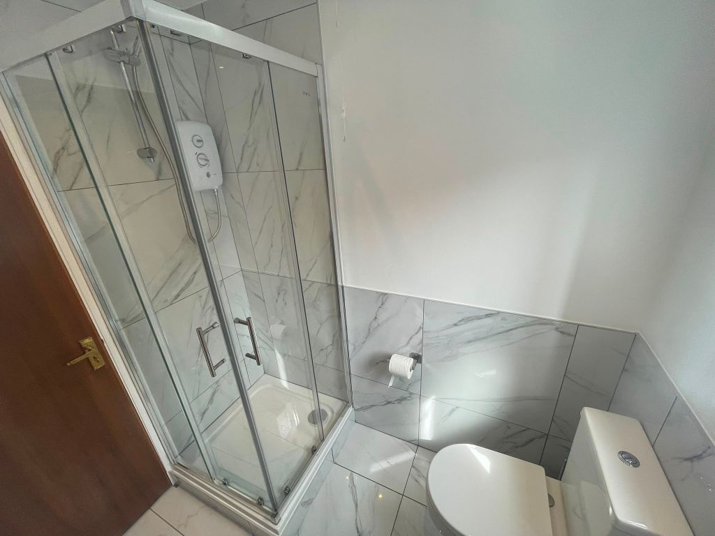 Property photo 3 of 8 Bathroom .Jpeg