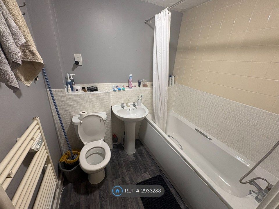 Property photo 3 of 7 Bathroom