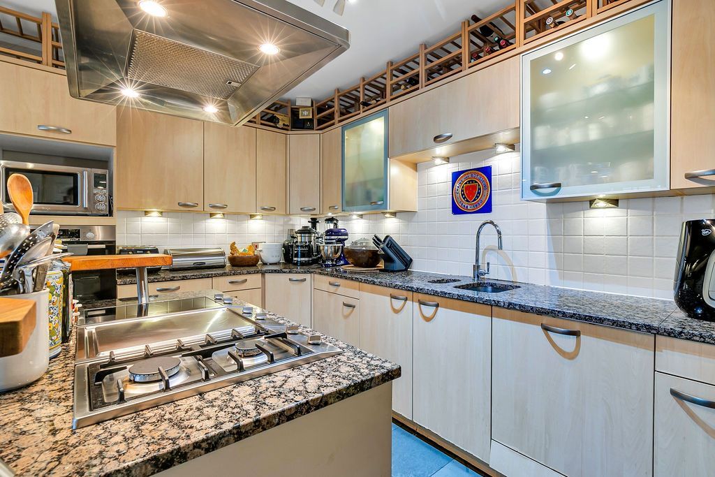 Property photo 2 of 27