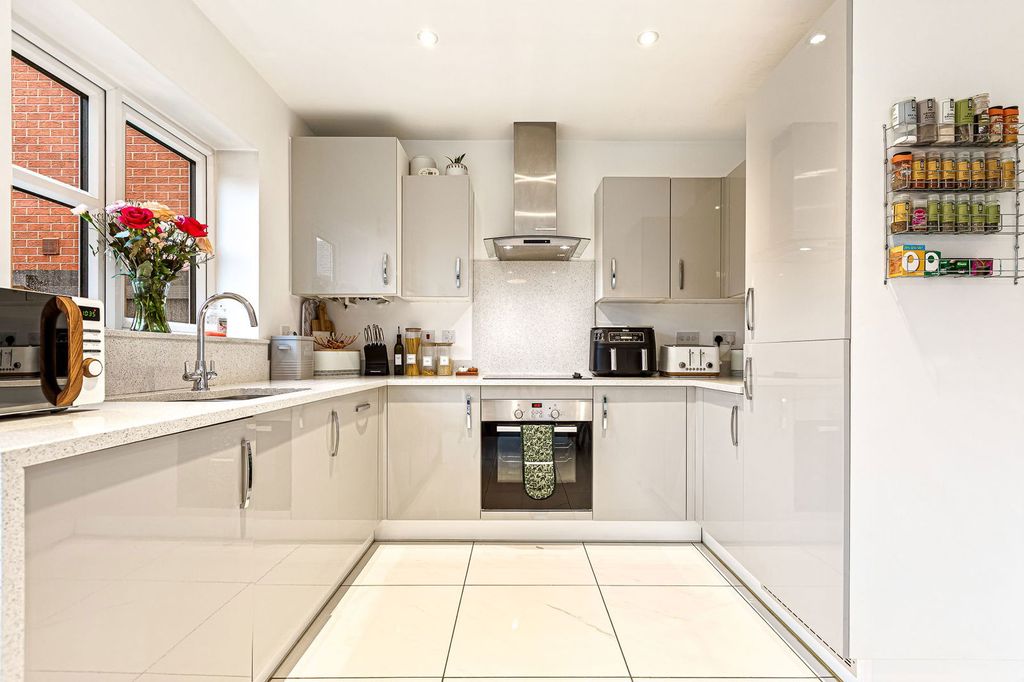 Property photo 3 of 26