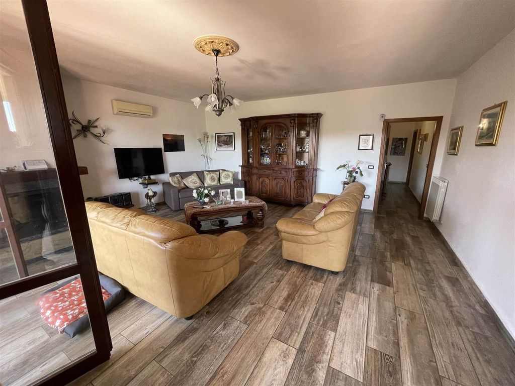 Property photo 2 of 30