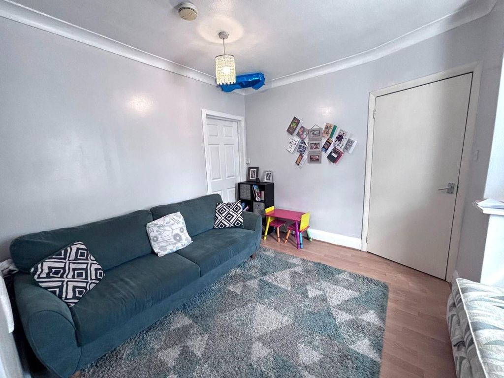 Property photo 3 of 11 38Eae2Ca-Ed0d-415A-Ba9d-12Ffdba5A269.Jpg