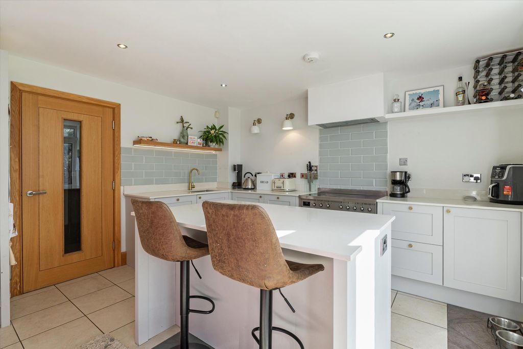 Property photo 3 of 11 Image