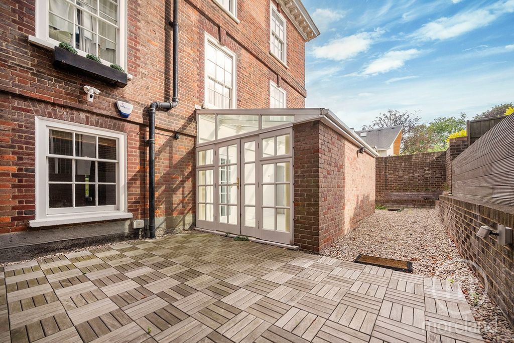 Property photo 2 of 10 3567307
