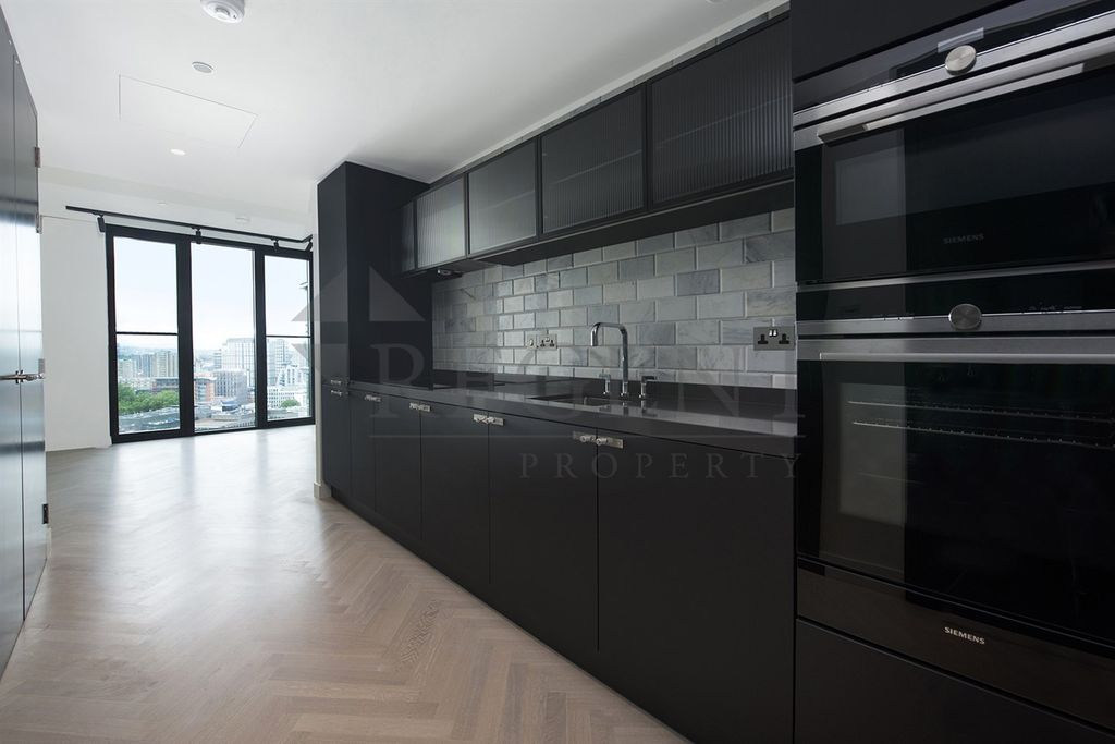 Property photo 3 of 8 Kitchen