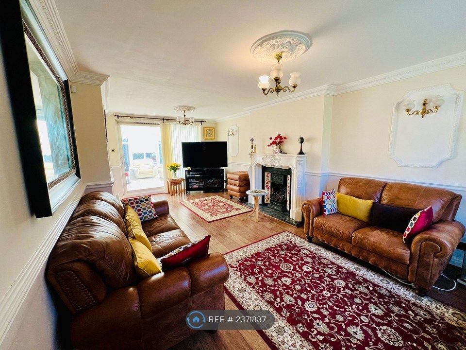 Property photo 2 of 30 Living Room