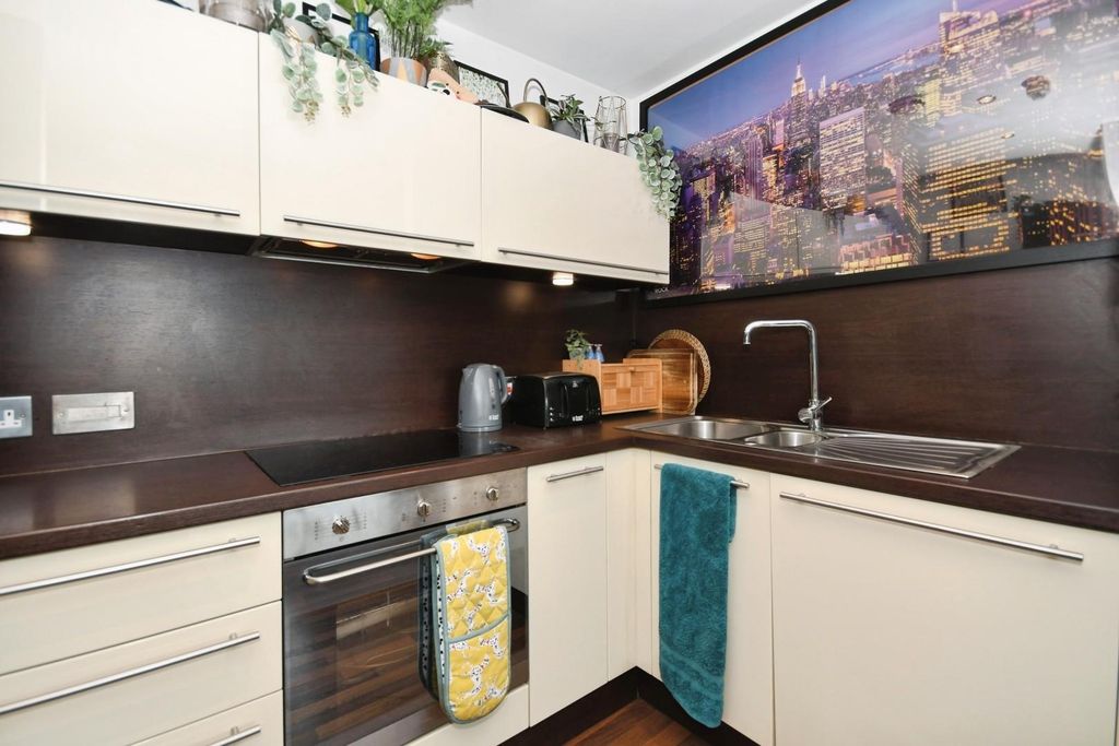 Property photo 3 of 20 Kitchen