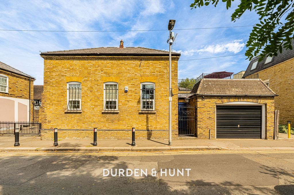 Property photo 1 of 34