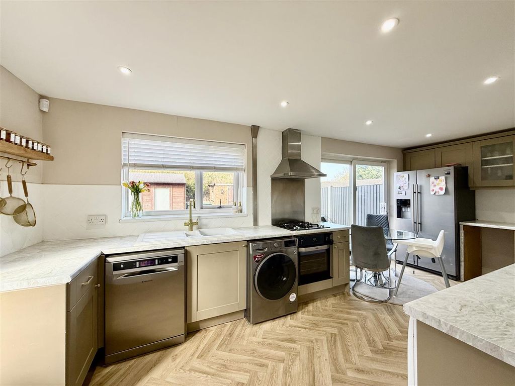 Property photo 2 of 19 2