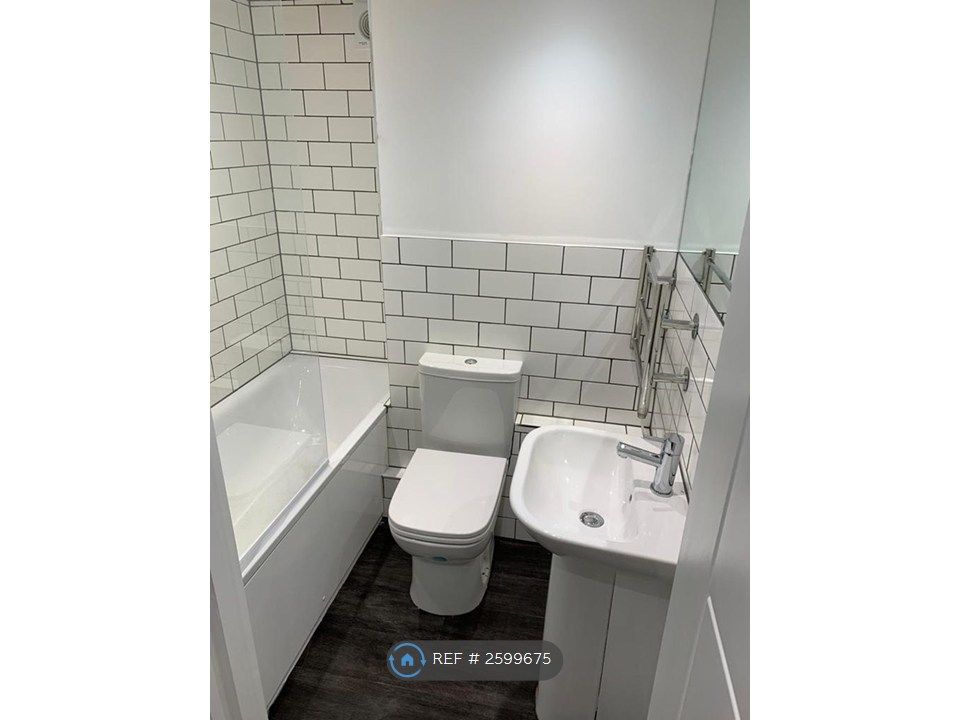 Property photo 3 of 7 Bathroom