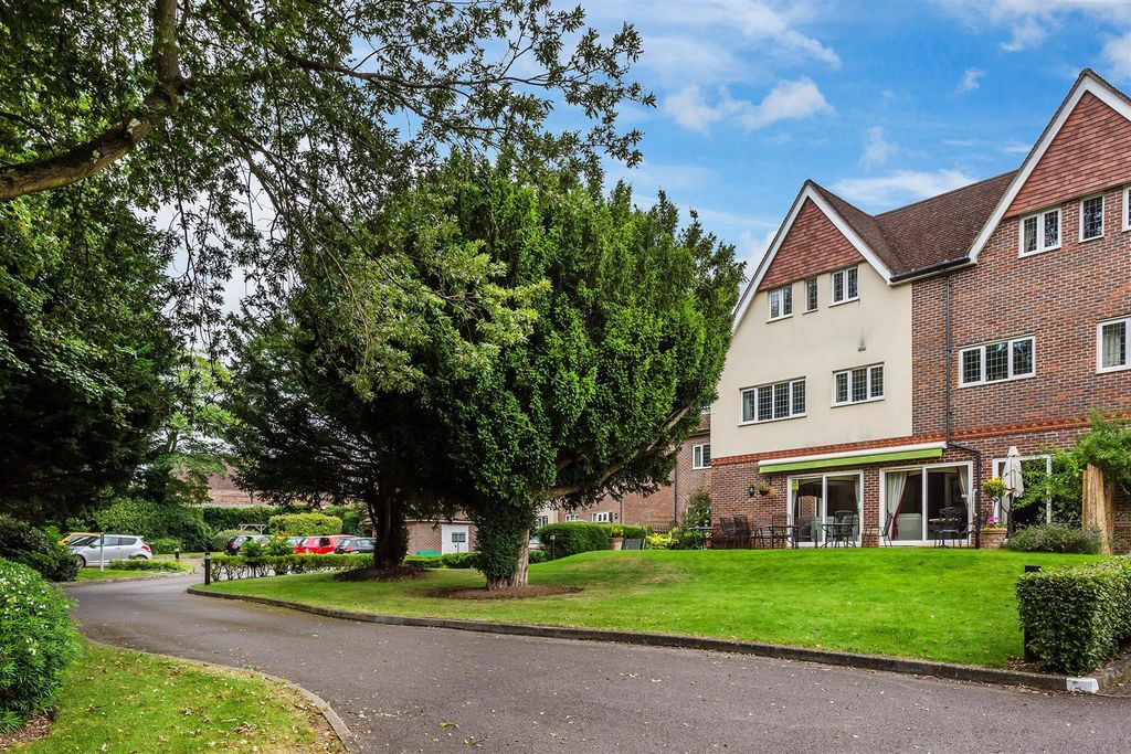 Property photo 2 of 15 5-Ashcroft-Place-11.Jpg