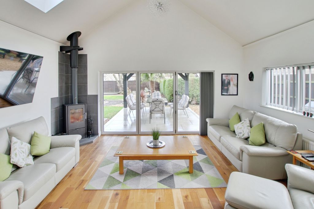 Property photo 2 of 27