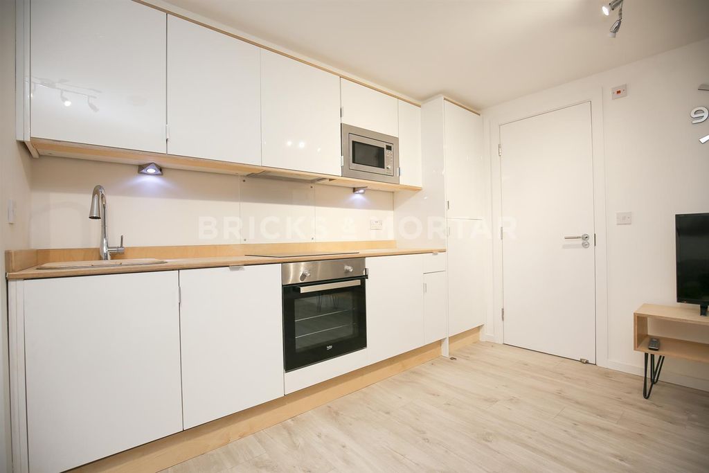 Property photo 3 of 10 Bnck3Cub7R8Zy6Inim886Pbzlw4.Jpg