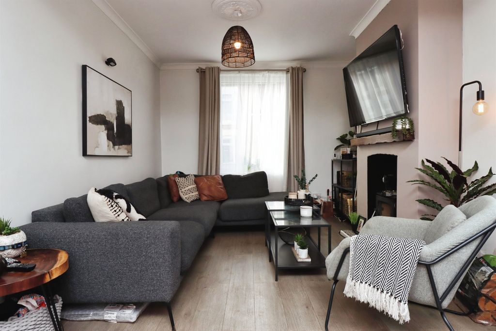 Property photo 2 of 19