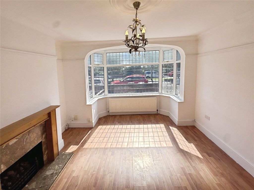 Property photo 2 of 14 Lounge