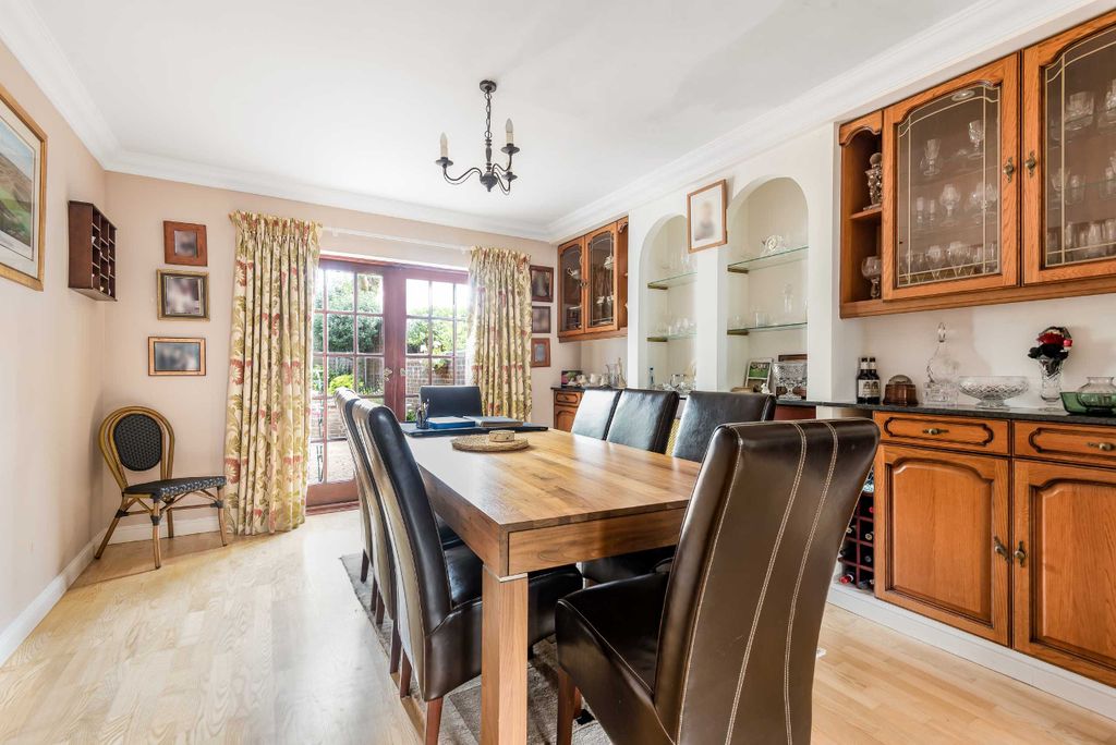 Property photo 3 of 8 Photo