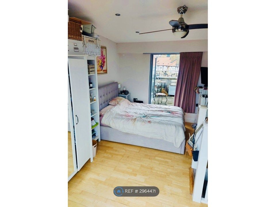 Property photo 3 of 16 Double Bedroom 1