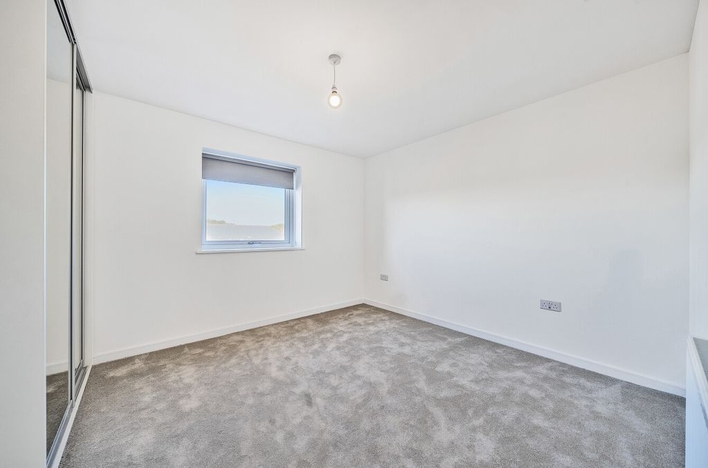 Property photo 2 of 8 Bedroom 1