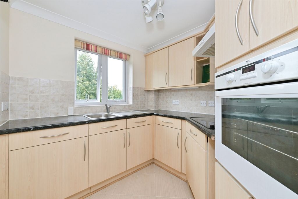 Property photo 2 of 10
