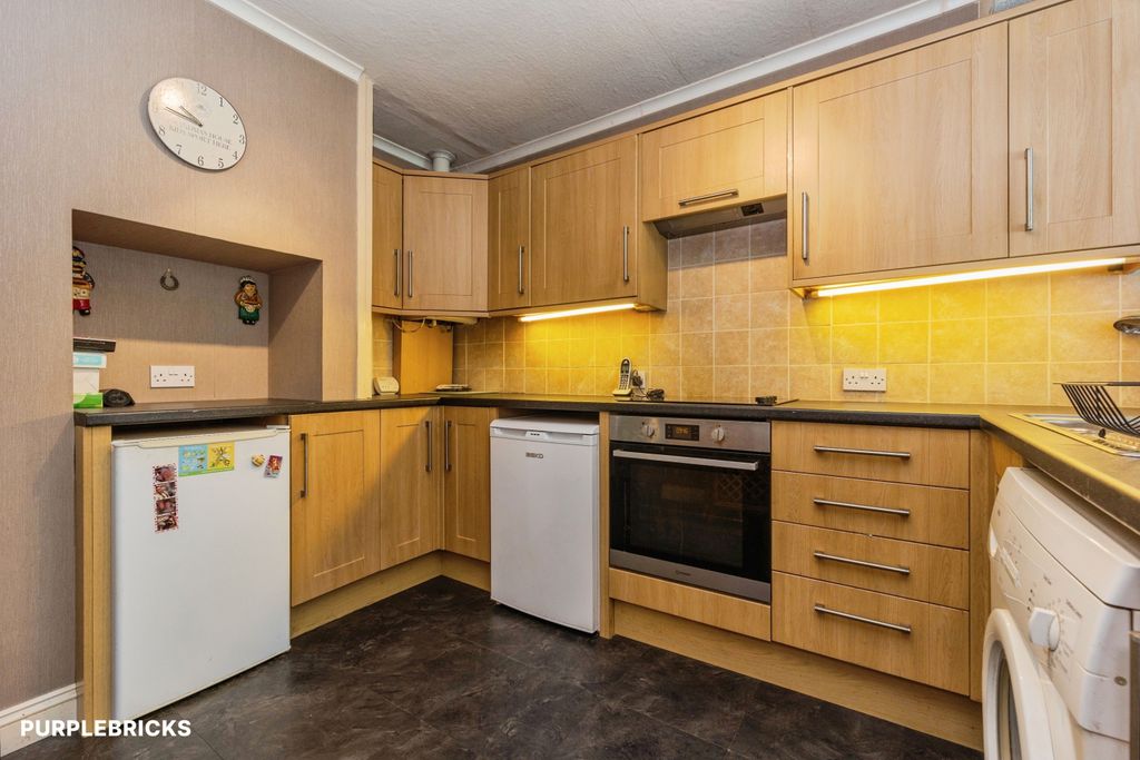Property photo 2 of 21 Kitchen