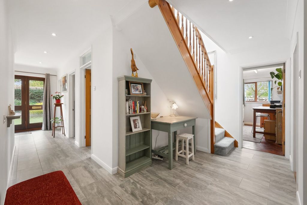 Property photo 3 of 25