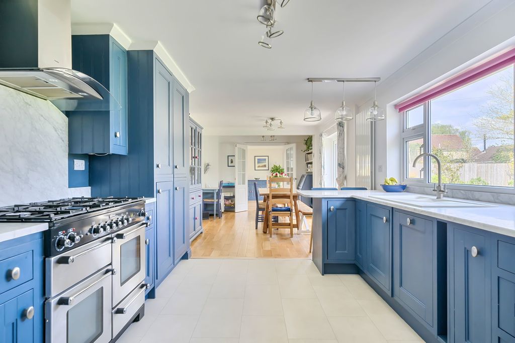 Property photo 2 of 42