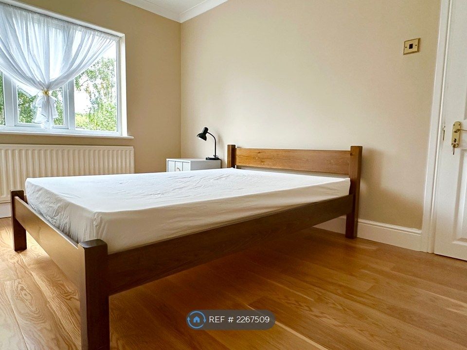 Property photo 1 of 11 Bedroom 1