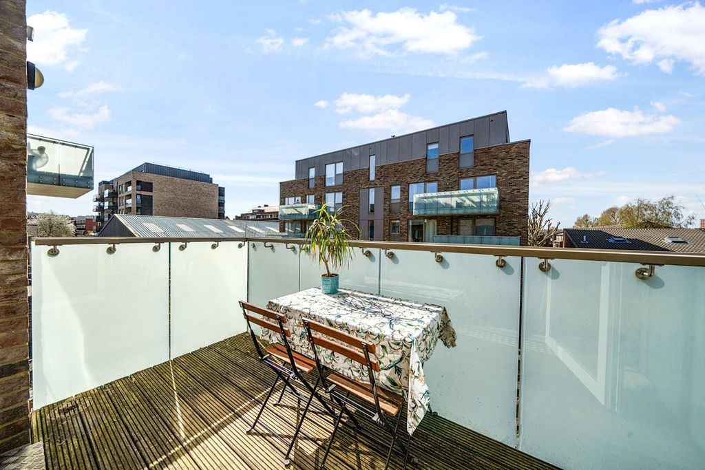 Property photo 3 of 22 1440309-25-69d657...