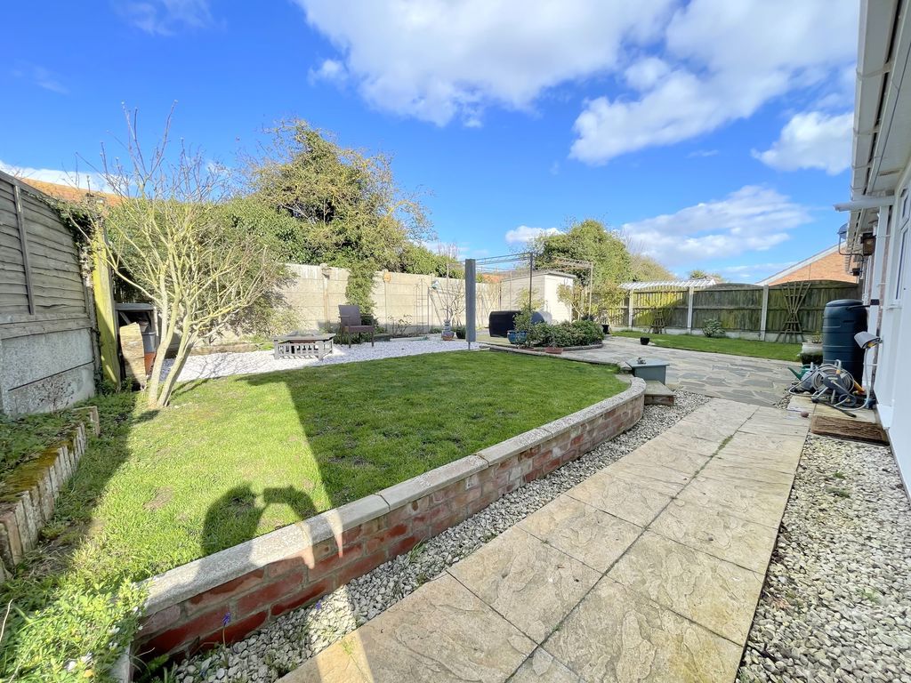 Property photo 2 of 24 Greenhurst Road