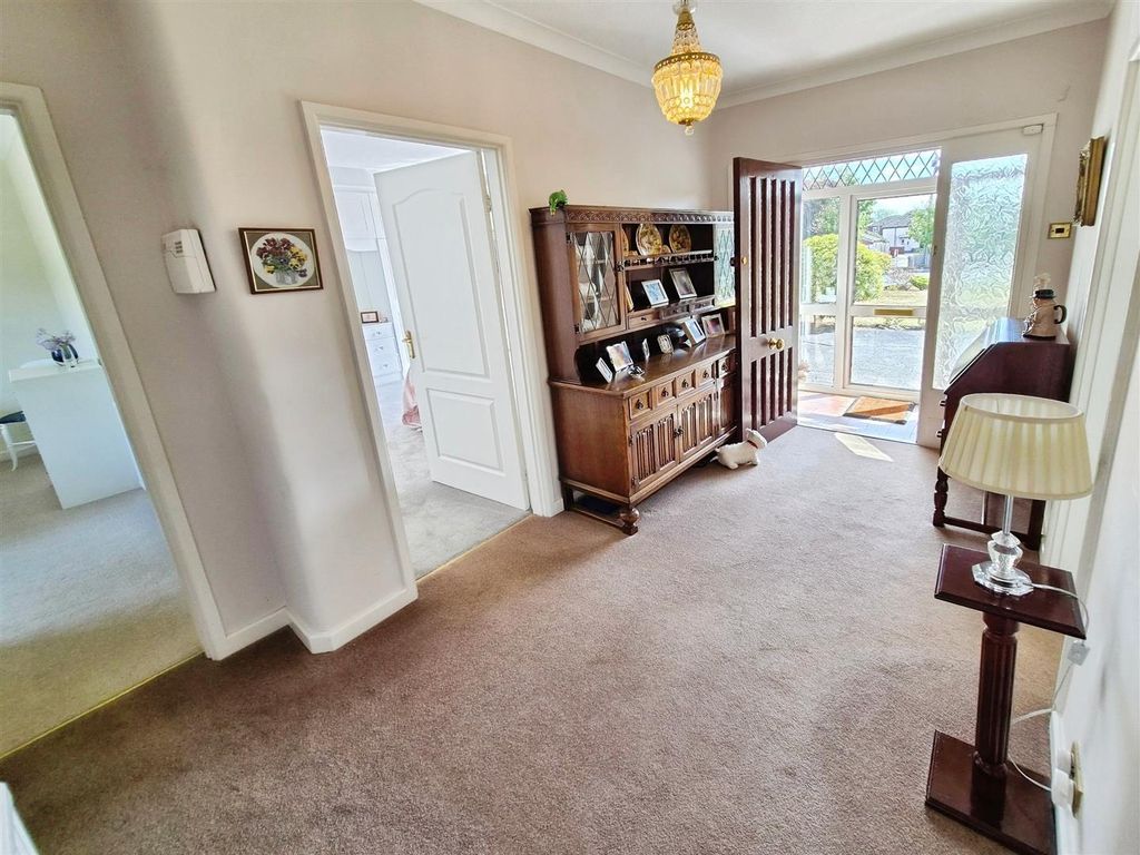 Property photo 3 of 23 Entrance Hall