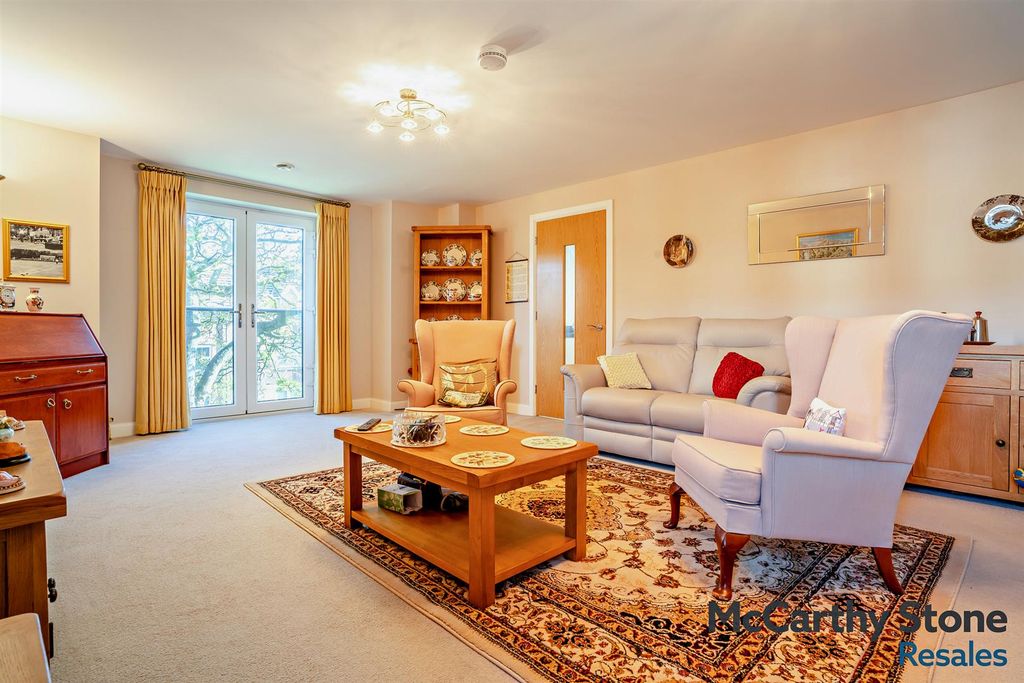 Property photo 3 of 25 8687689-Interior07-800.Jpg